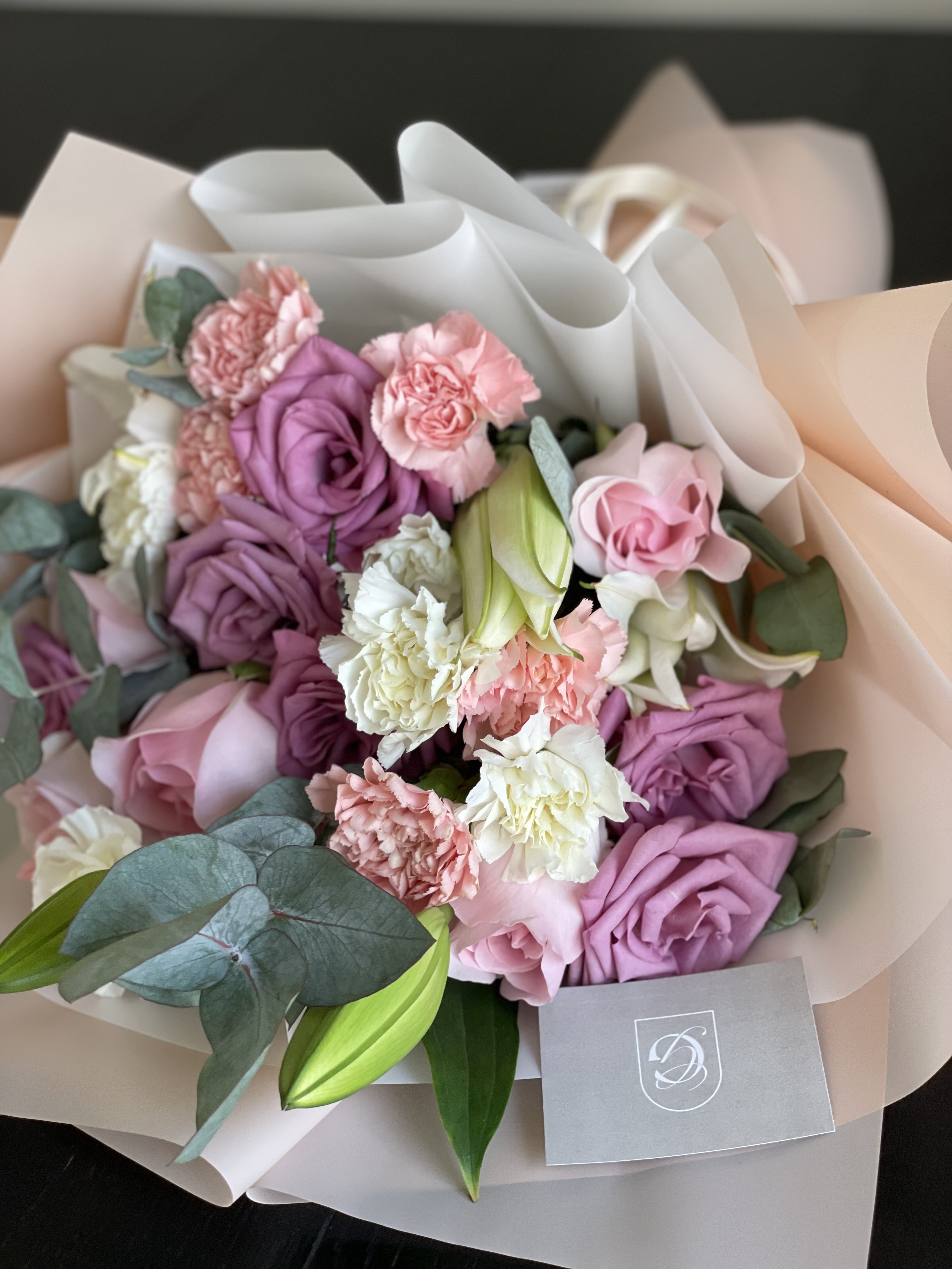 Arreglos florales únicos y llenos de vida. Encuentra el bouquet ideal con entrega rápida en San Pedro Sula.