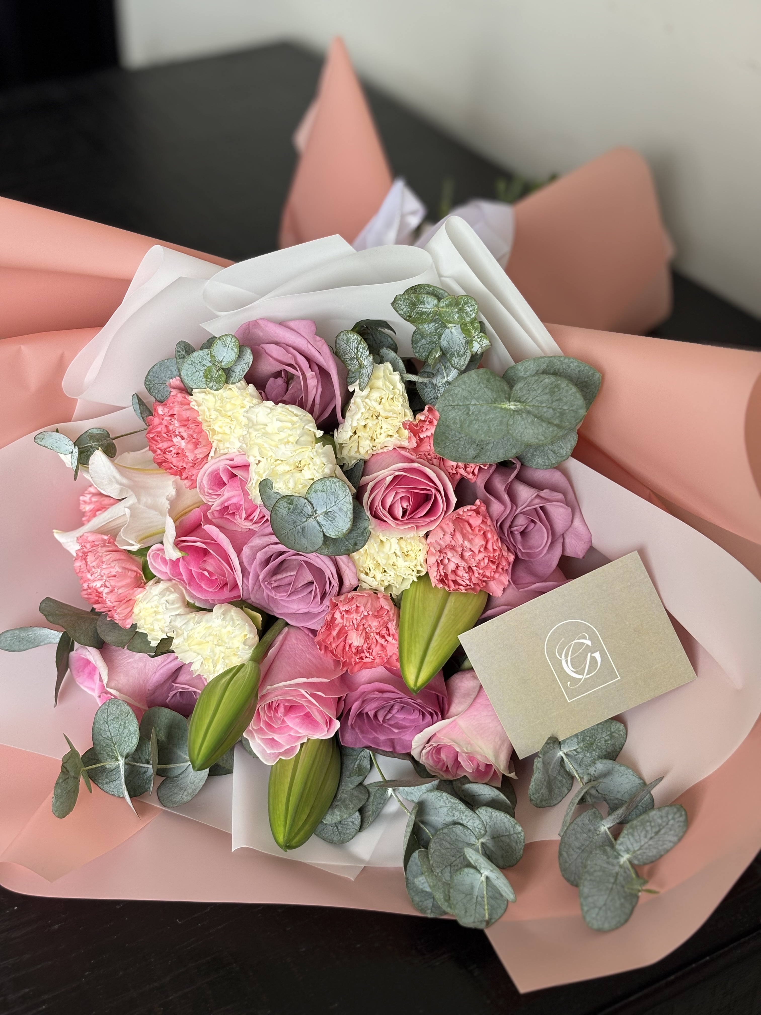 Arreglos florales únicos y llenos de vida. Encuentra el bouquet ideal con entrega rápida en San Pedro Sula.