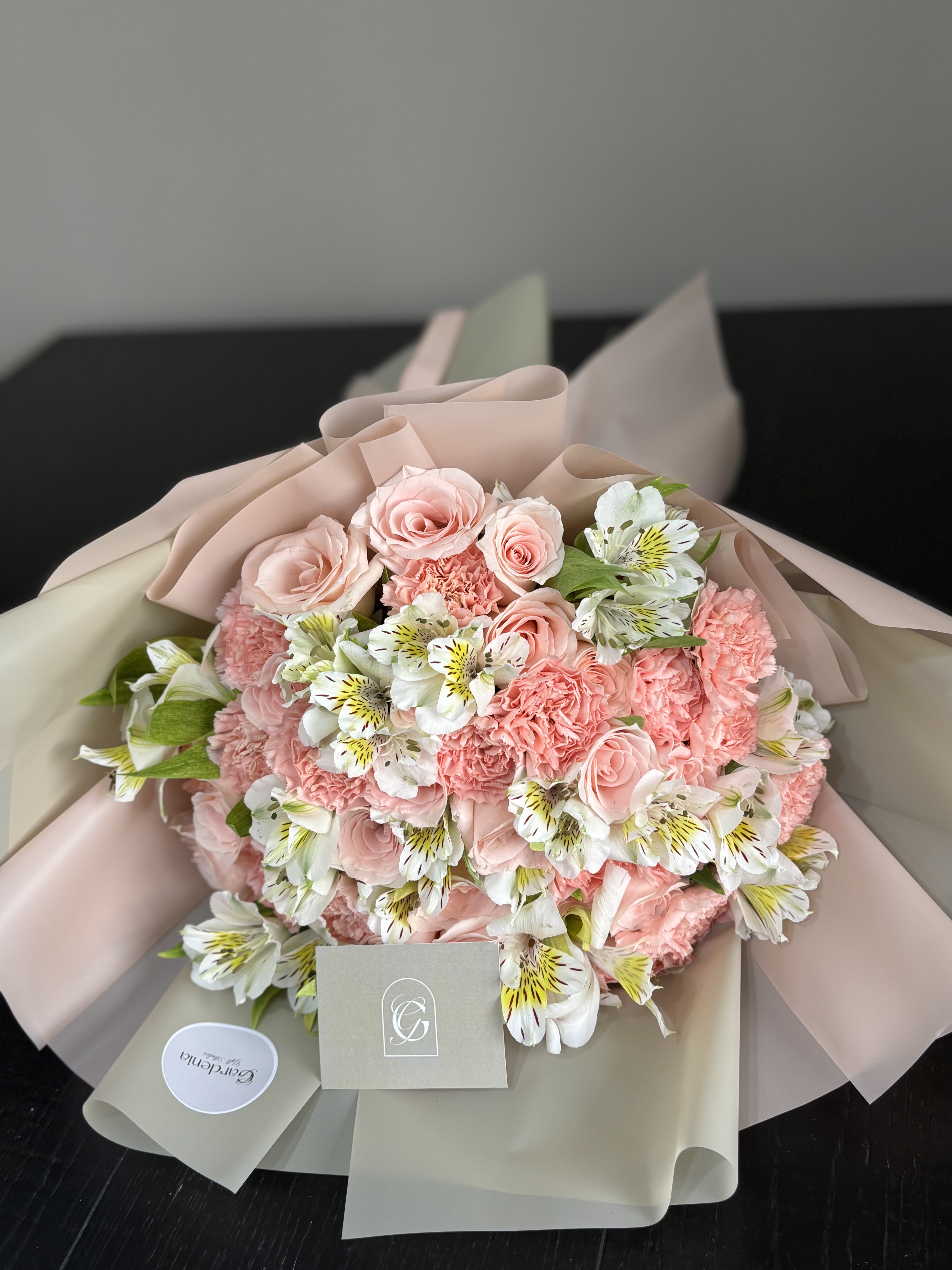 Arreglos florales únicos y llenos de vida. Encuentra el bouquet ideal con entrega rápida en San Pedro Sula.