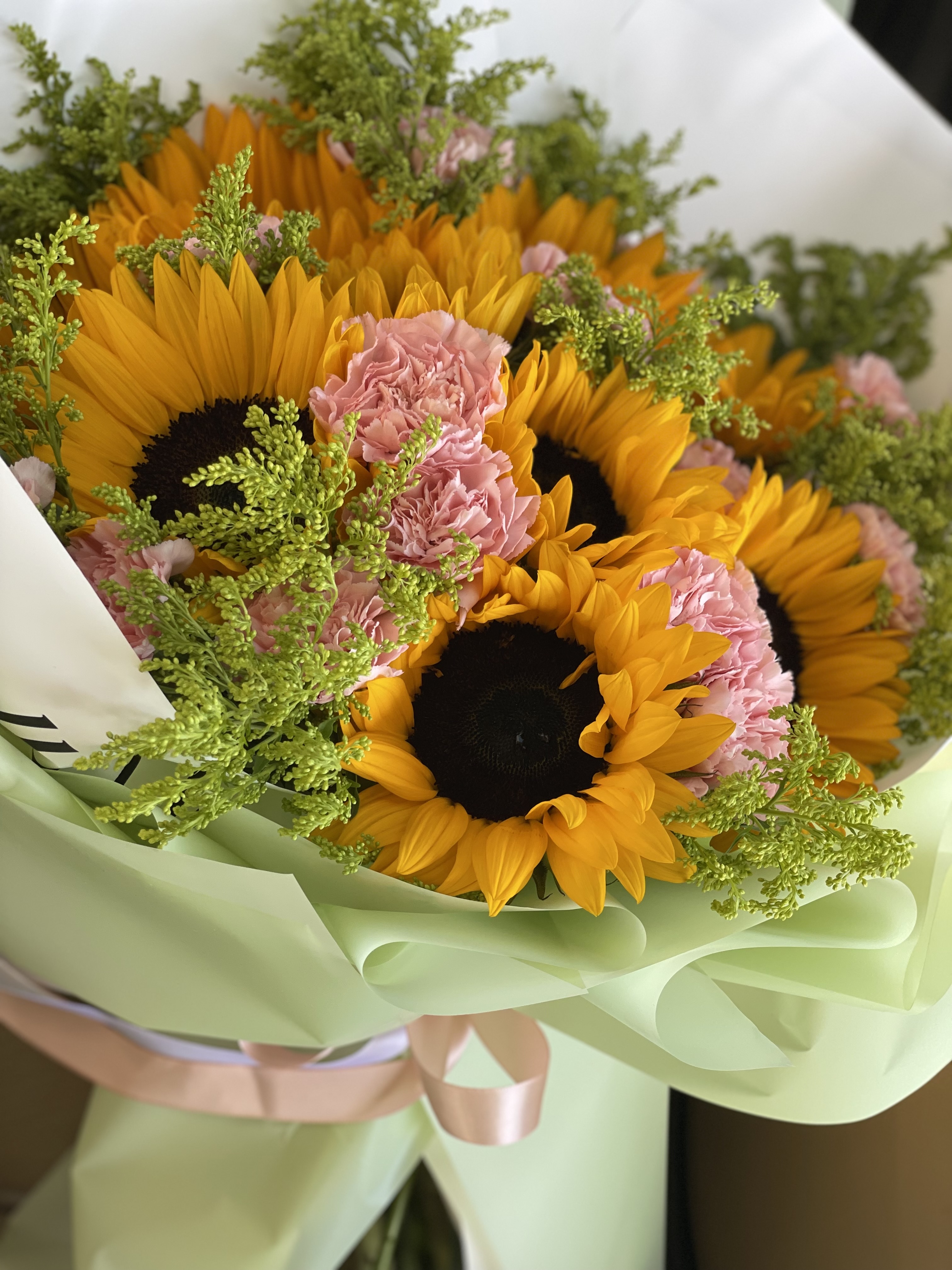 Arreglos florales únicos y llenos de vida. Encuentra el bouquet ideal con entrega rápida en San Pedro Sula.